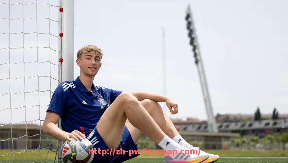 乐鱼体育入口-世俱杯幕后花絮集锦：幕后工作人员与赛场日常大曝光