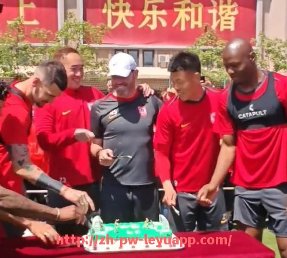 乐鱼体育入口-德甲球队最新转会新闻与人员调整消息